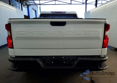 2021 Chevrolet Silverado K1500 z USA, uszkodzony, nr VIN 1GCRYAEF2MZ136859